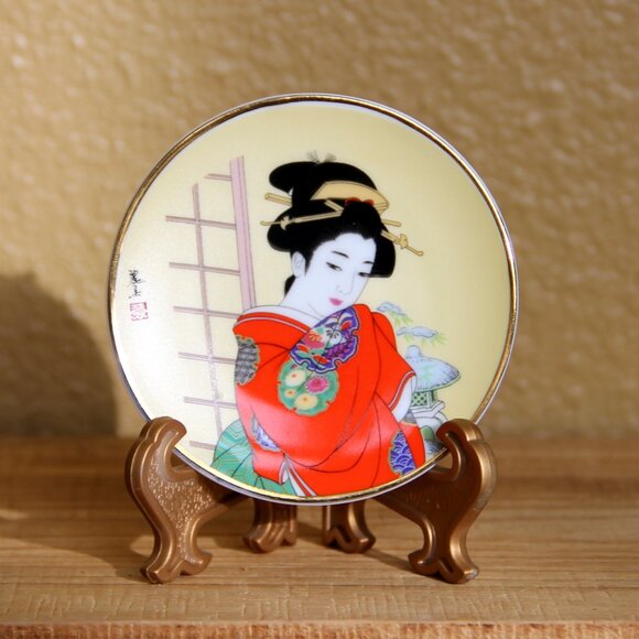 Two Vintage Geisha Girl Mini Plates with Easels Made in Japan - Picture 5 of 7